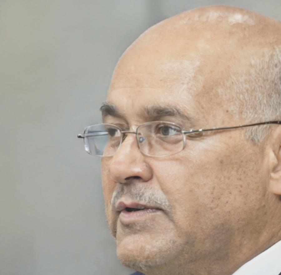 Carlos Mendoza, Analista Financiero en Plurivose